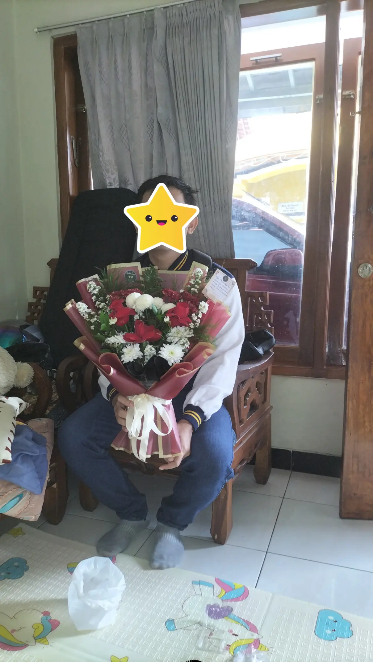 pembeli buket bunga mawar merah segar isi 15 tangkai wrapping merah maroon