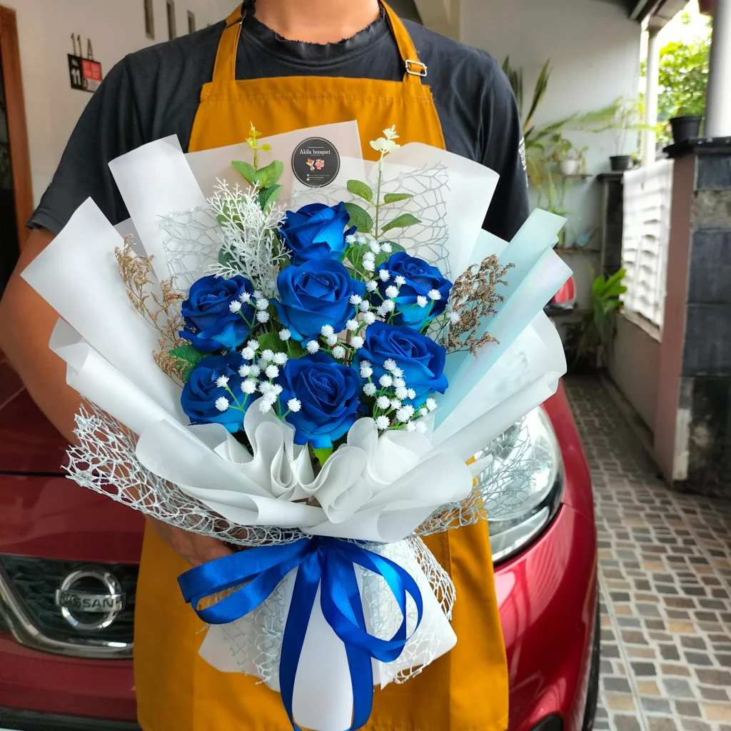 buket bunga mawar biru 7 tangkai wrapping hitam