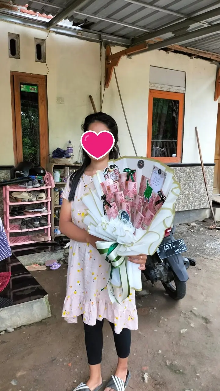 Jual buket uang lebaran isi 15 lembar pecahan uang 100rb