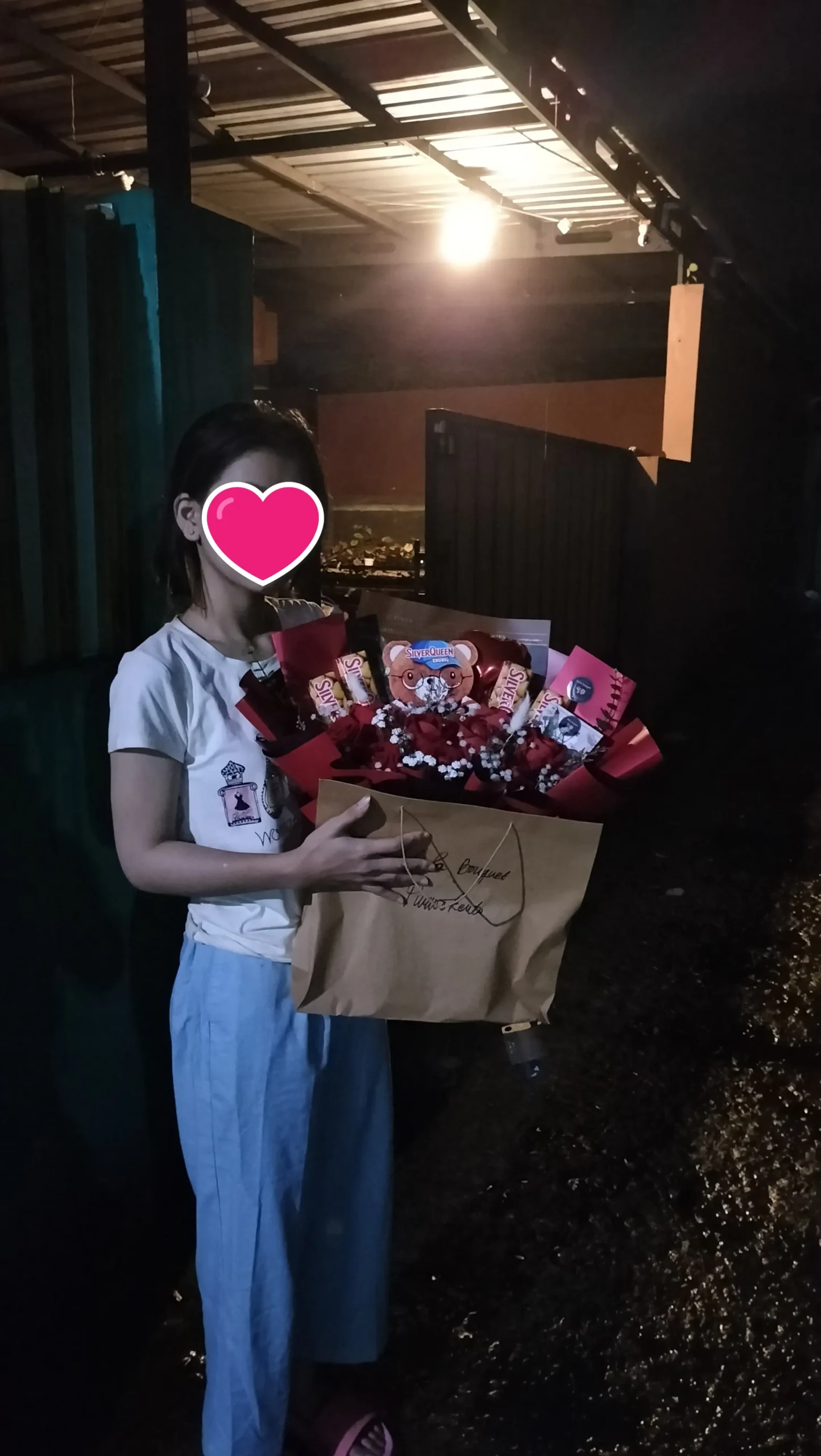 buket bunga mawar valentine dan coklat silverqueen ukuran besar purwokerto