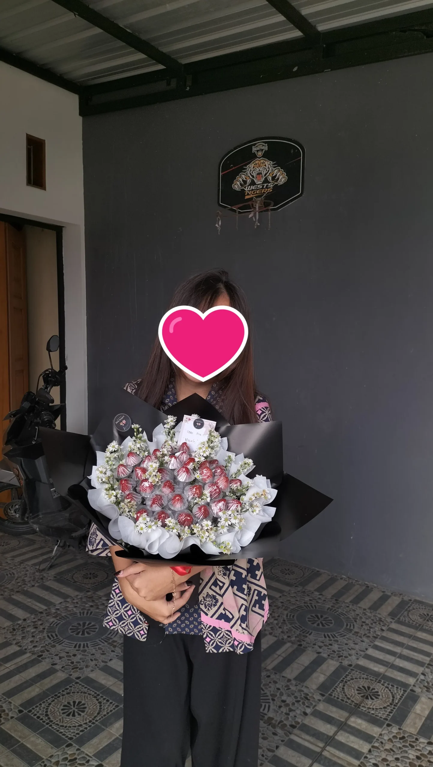 pembeli buket buah stawbery atau stroberi purwokerto