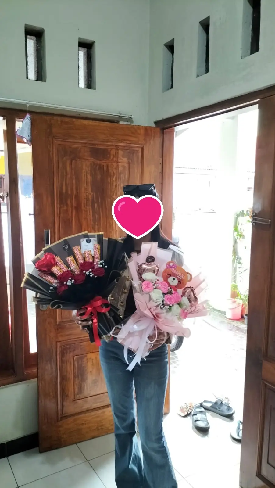 penerima buket bunga hari valentine ambil di toko kita
