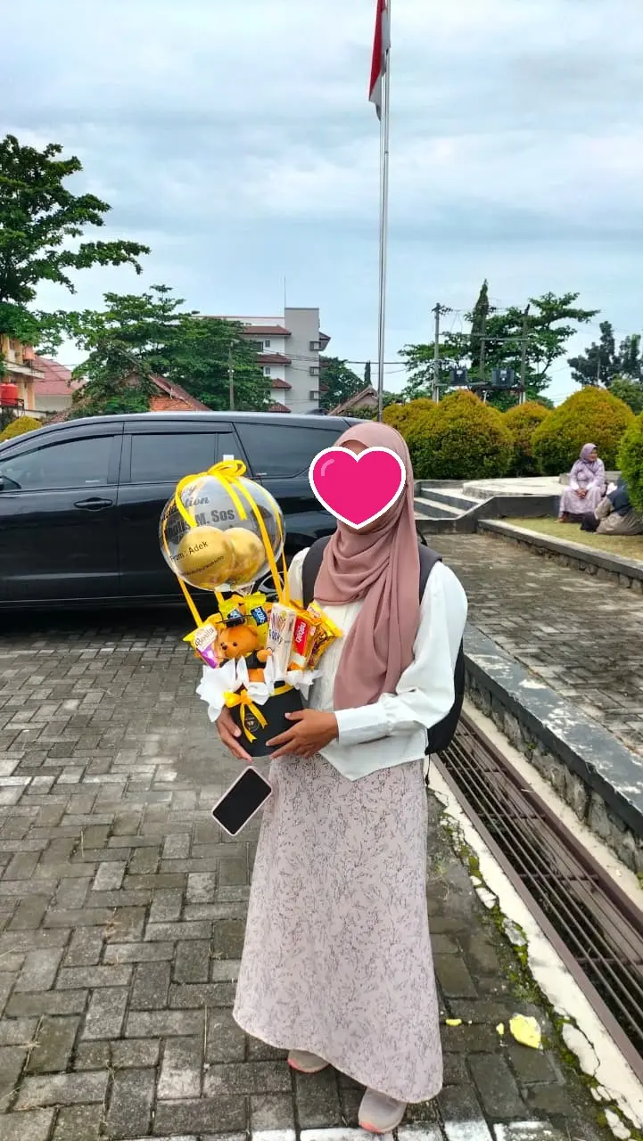 balon bloom box ucapan happy gradiaton di unsoed purwokerto
