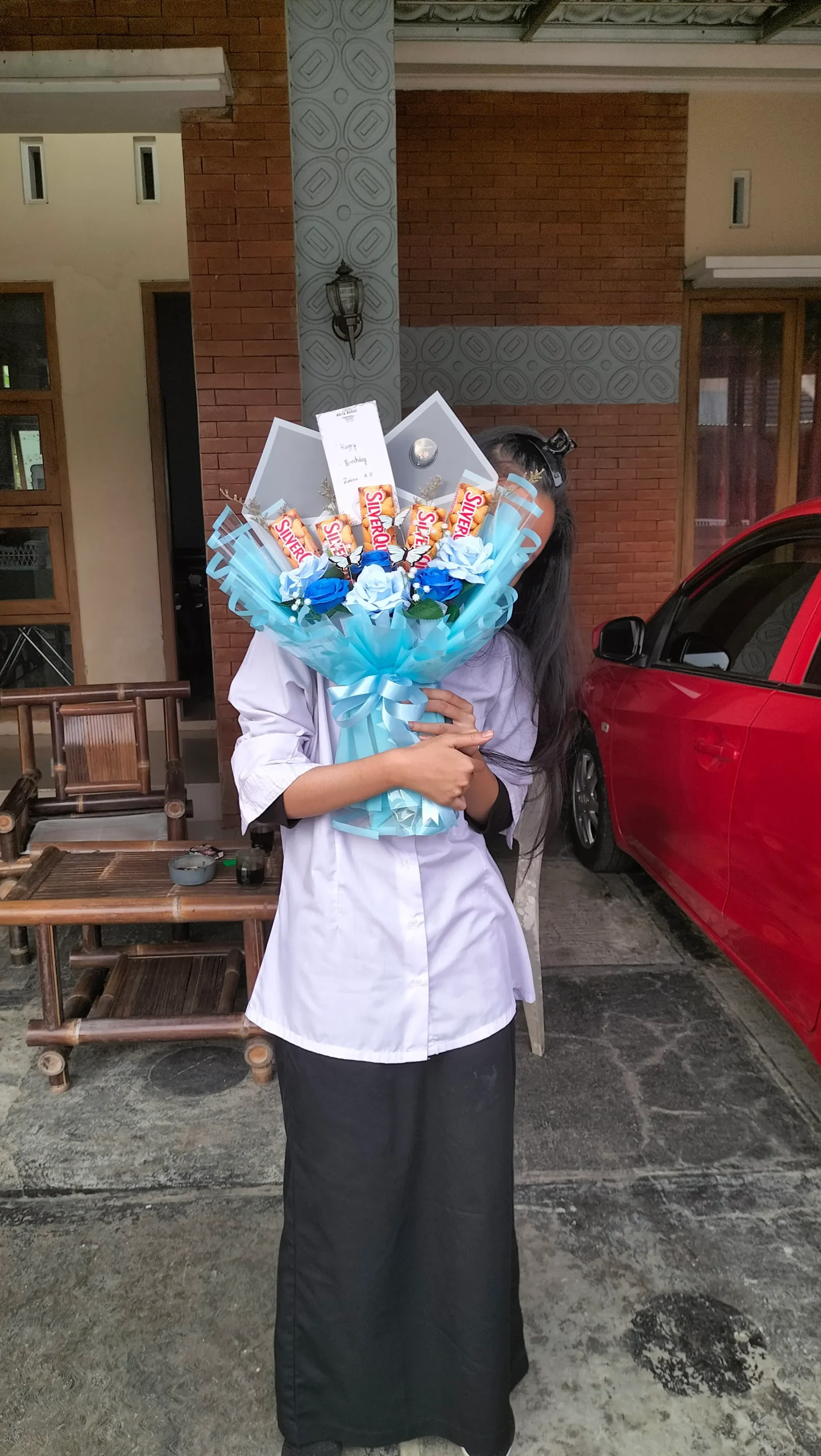 buket bunga mawar biru dihiasi silverqueen 5pcs model wrapping kucing
