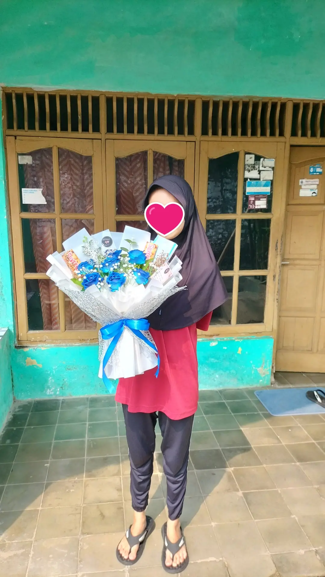 buket bunga mawar biru premium 7 tangkai wrapping putih
