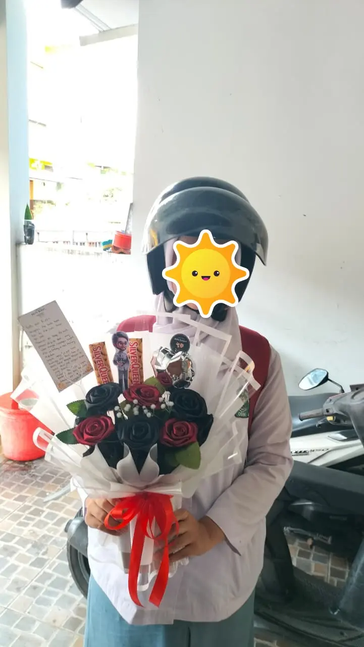 buket bunga saint valentine satin isi 2 coklat silverqueen