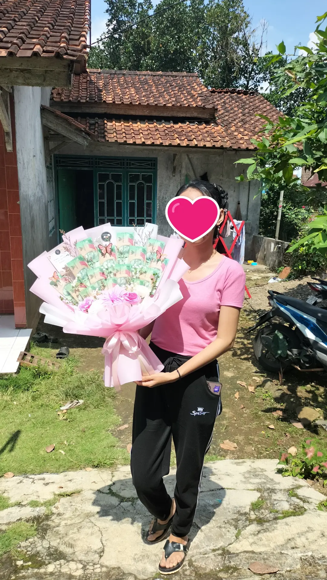 buket uang wrapping pink pake uang 20rb isi 15 lembar
