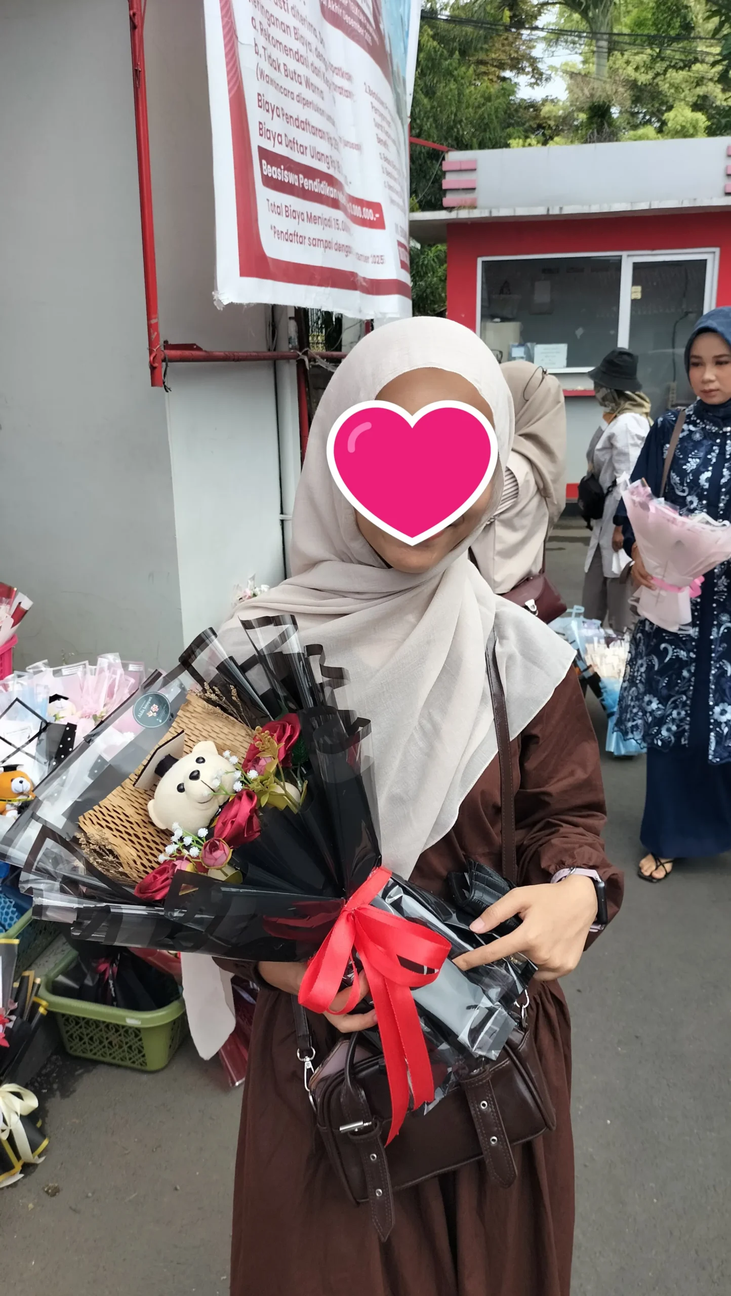 buket wisuda mawar biru boneka wisuda untuk putra