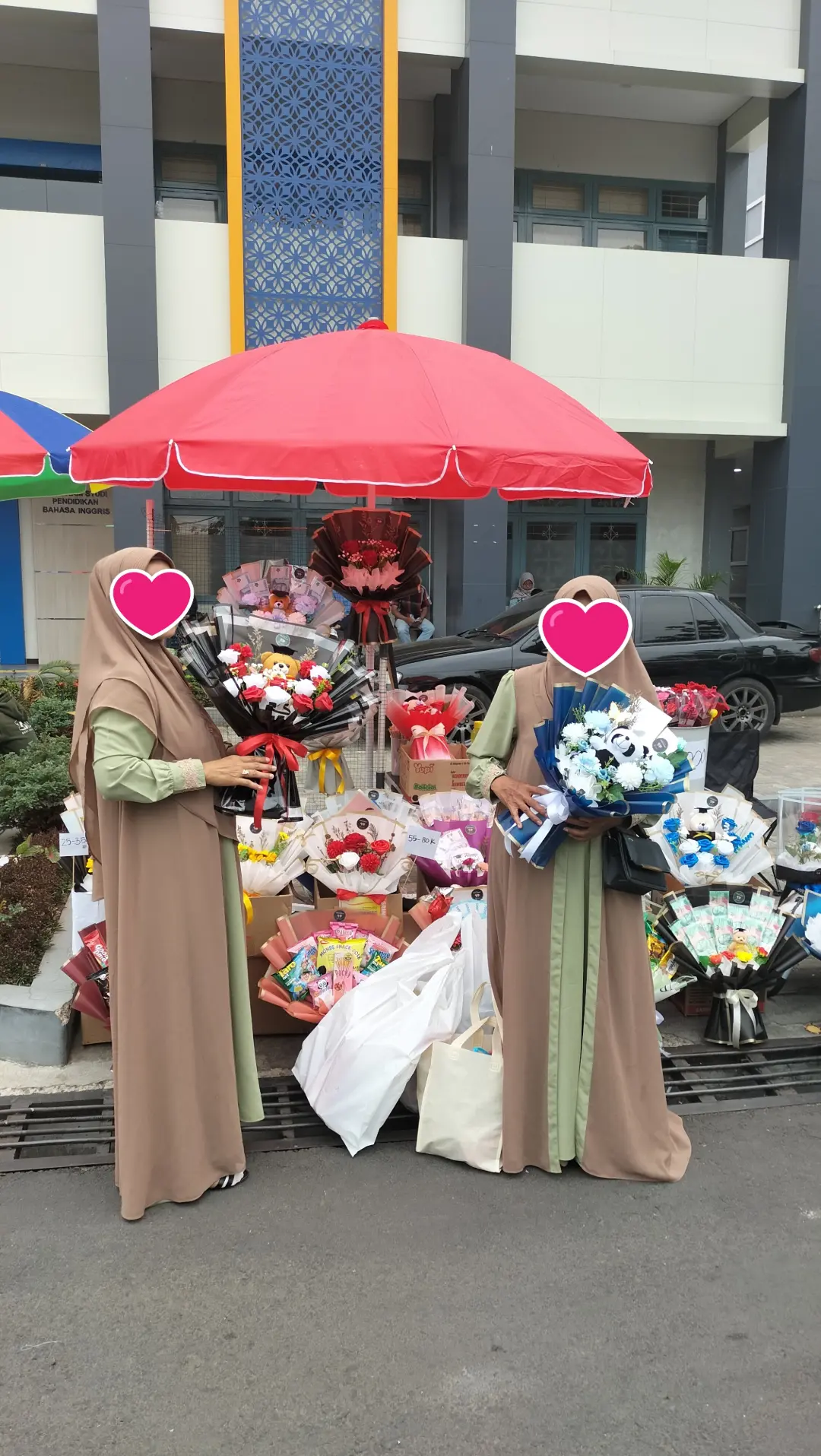 buket wisuda mawar merah ukuran besar untuk putra
