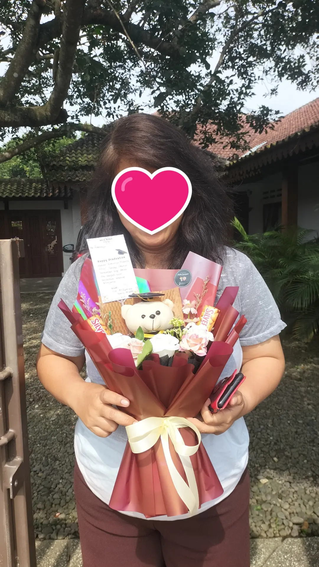 buket wisuda silverqueen untuk wisudawan putra
