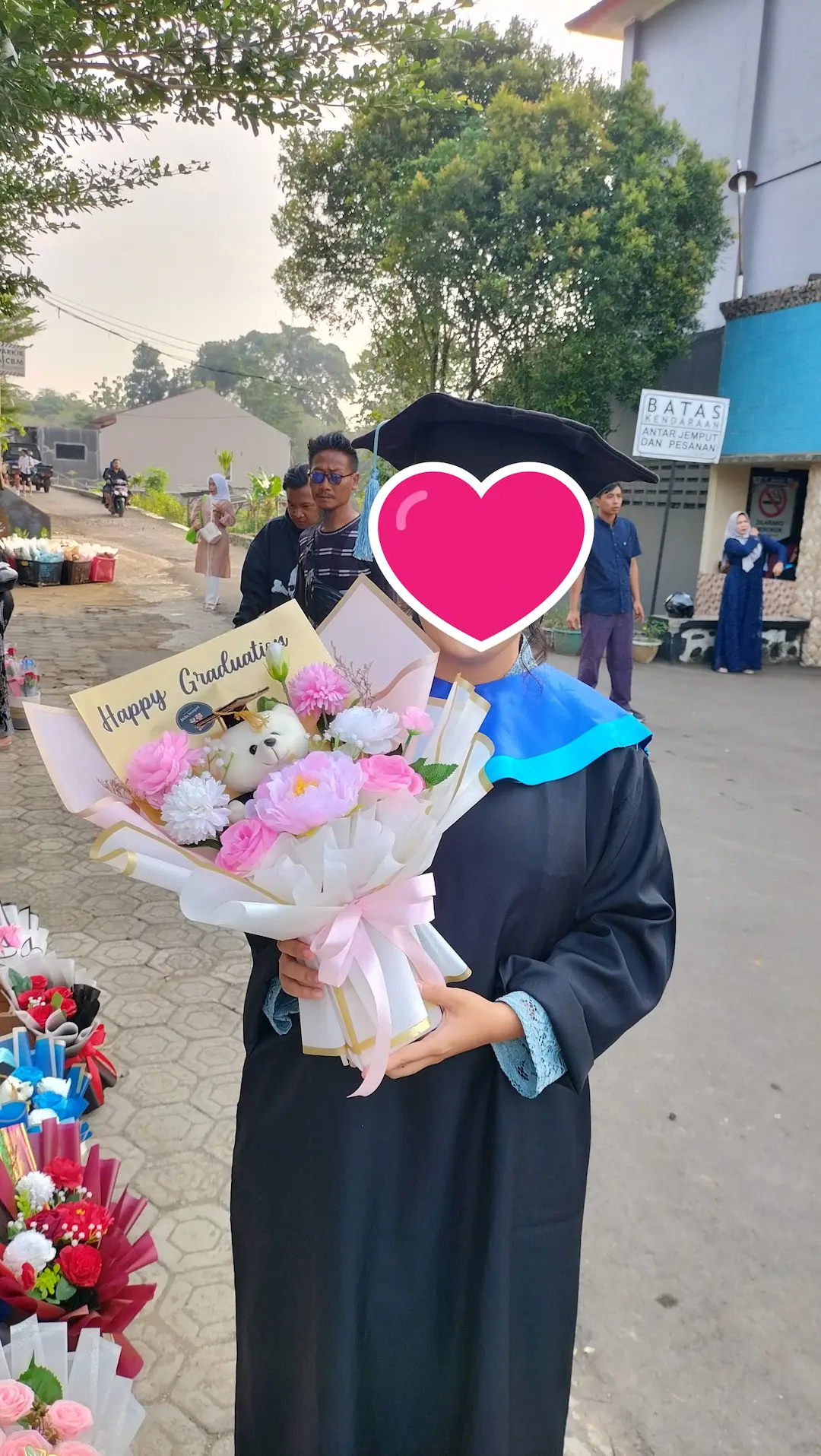 buket wisuda untuk anak SMA atau kuliah
