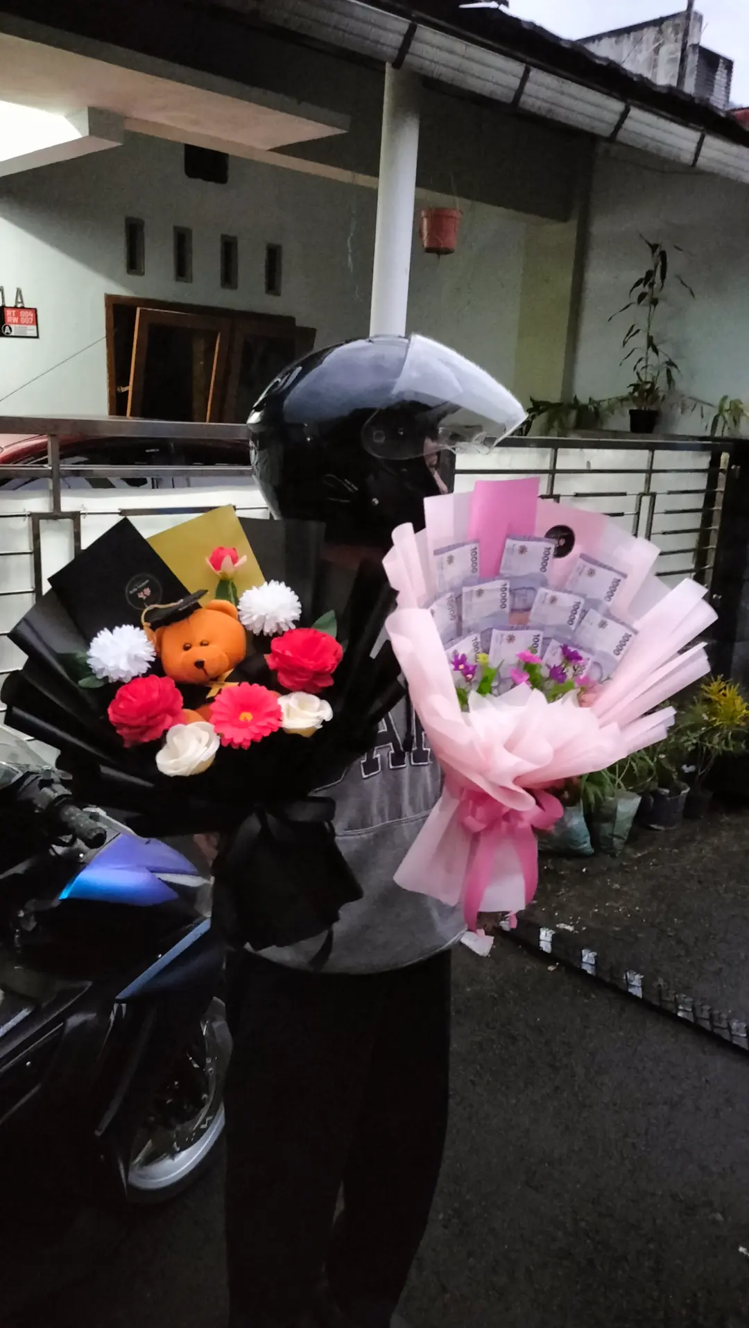 buket wisuda untuk wisudawan putra bisa request wrapping