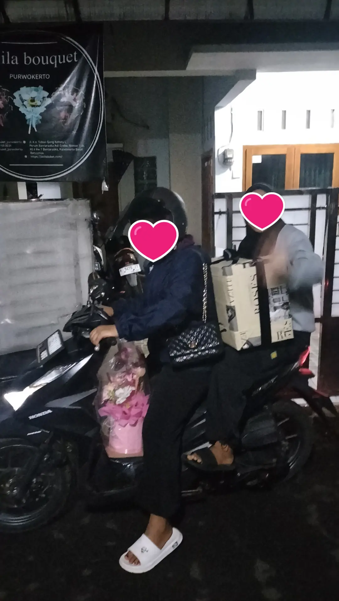 bunga meja atau bloom box artificial mawar pink
