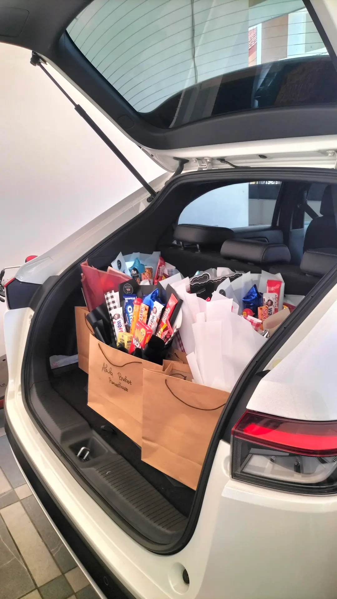 pembeli 15 buket snack untuk di bagi di acara ultah anak
