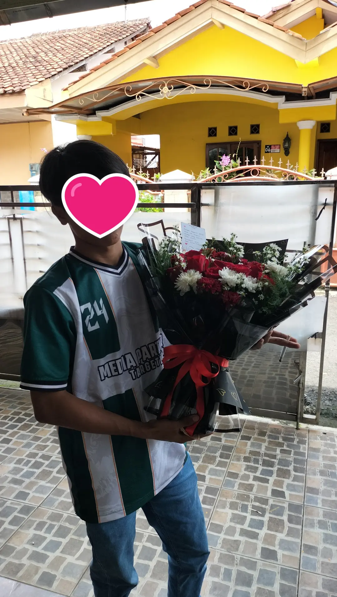 pembeli ambil di toko AKILA buket bunga segar mawar merah 9 tangkai purwokerto