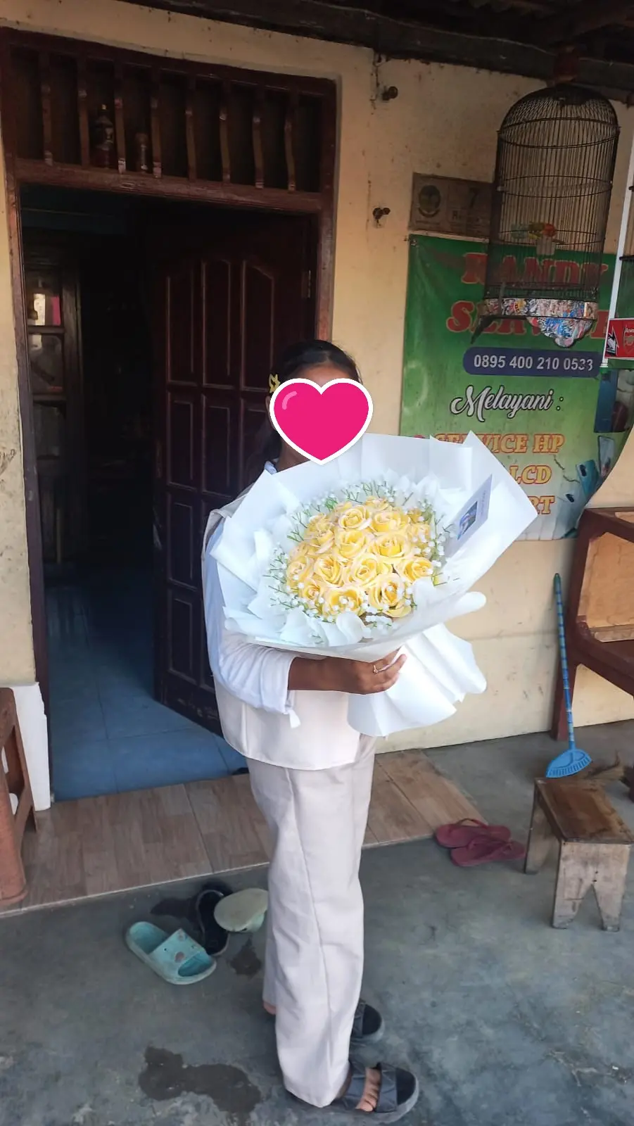 round buket mawar pink isi 18 wrapping putih
