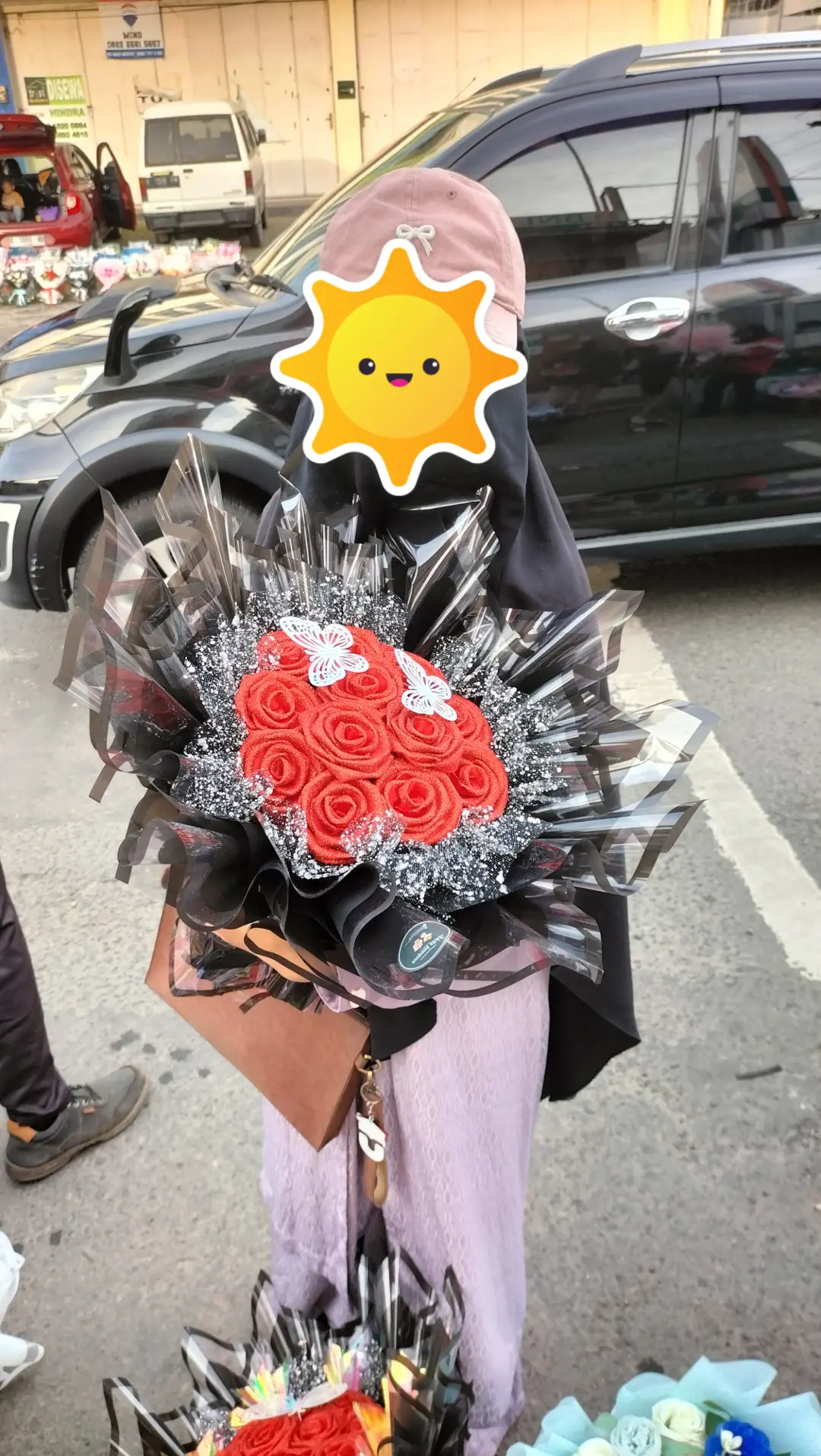 round buket satin mawar merah 12pcs ukuran medium