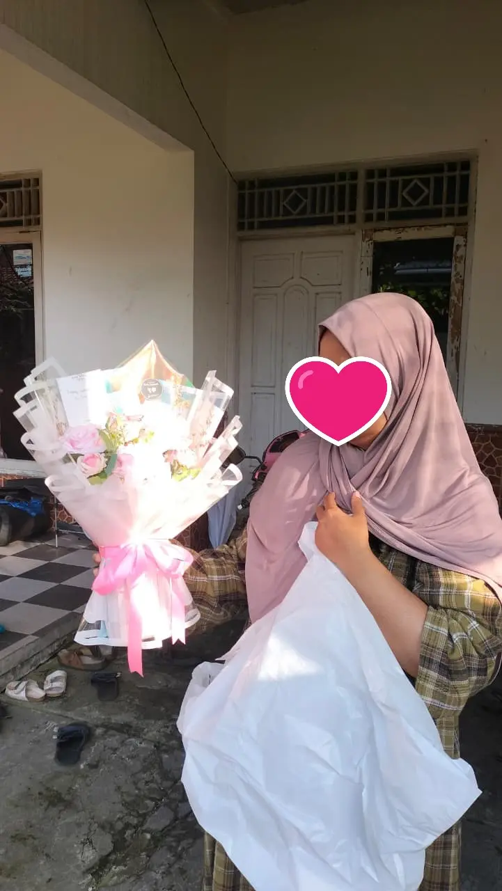 Pengiriman buket mawar pink love story ke perum kober indah purwokerto