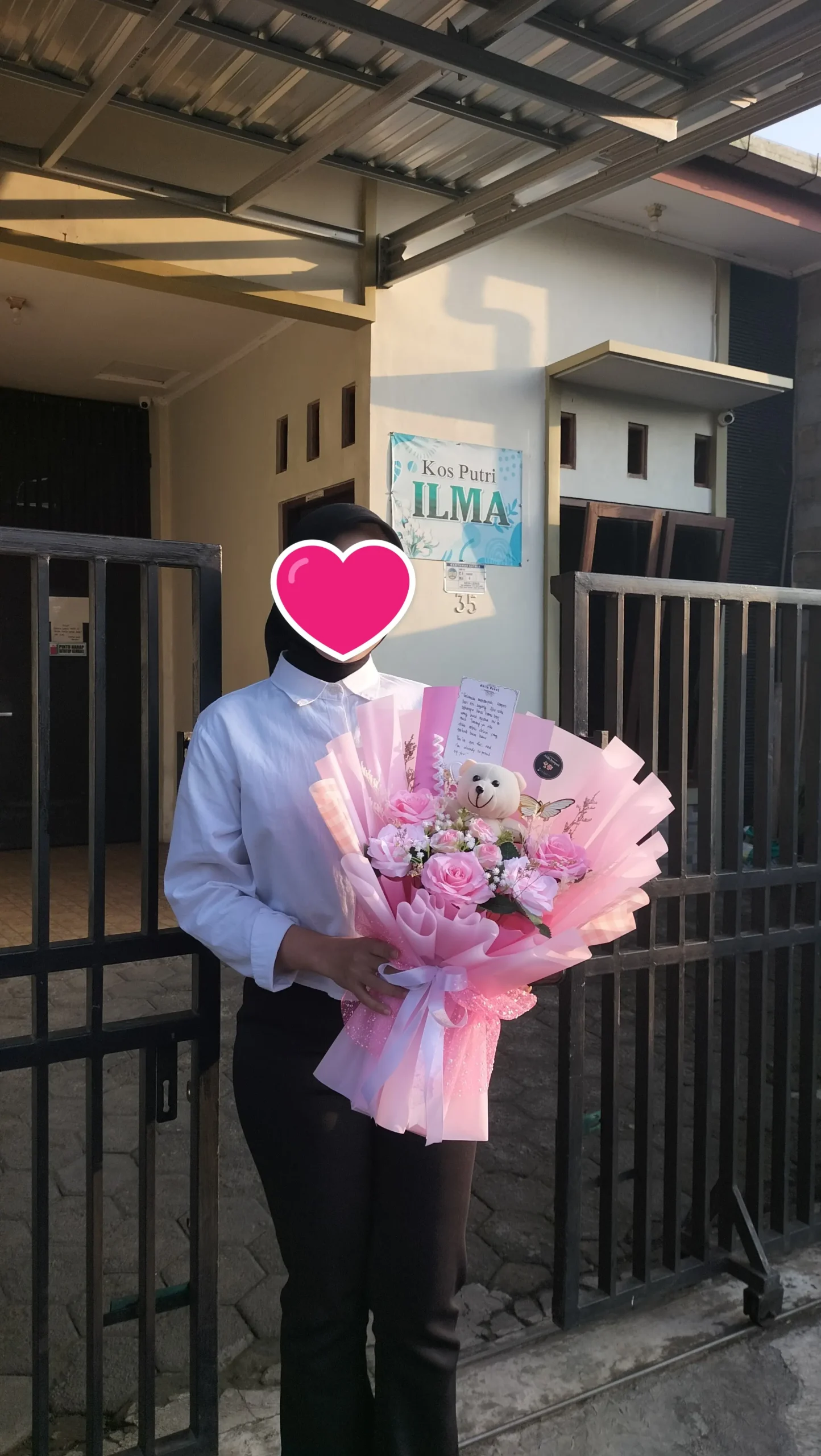 Testimonial customer buket bunga mawar pink ragazza diterima dengan baik tepat waktu ke kos Ilma Belakang UMP