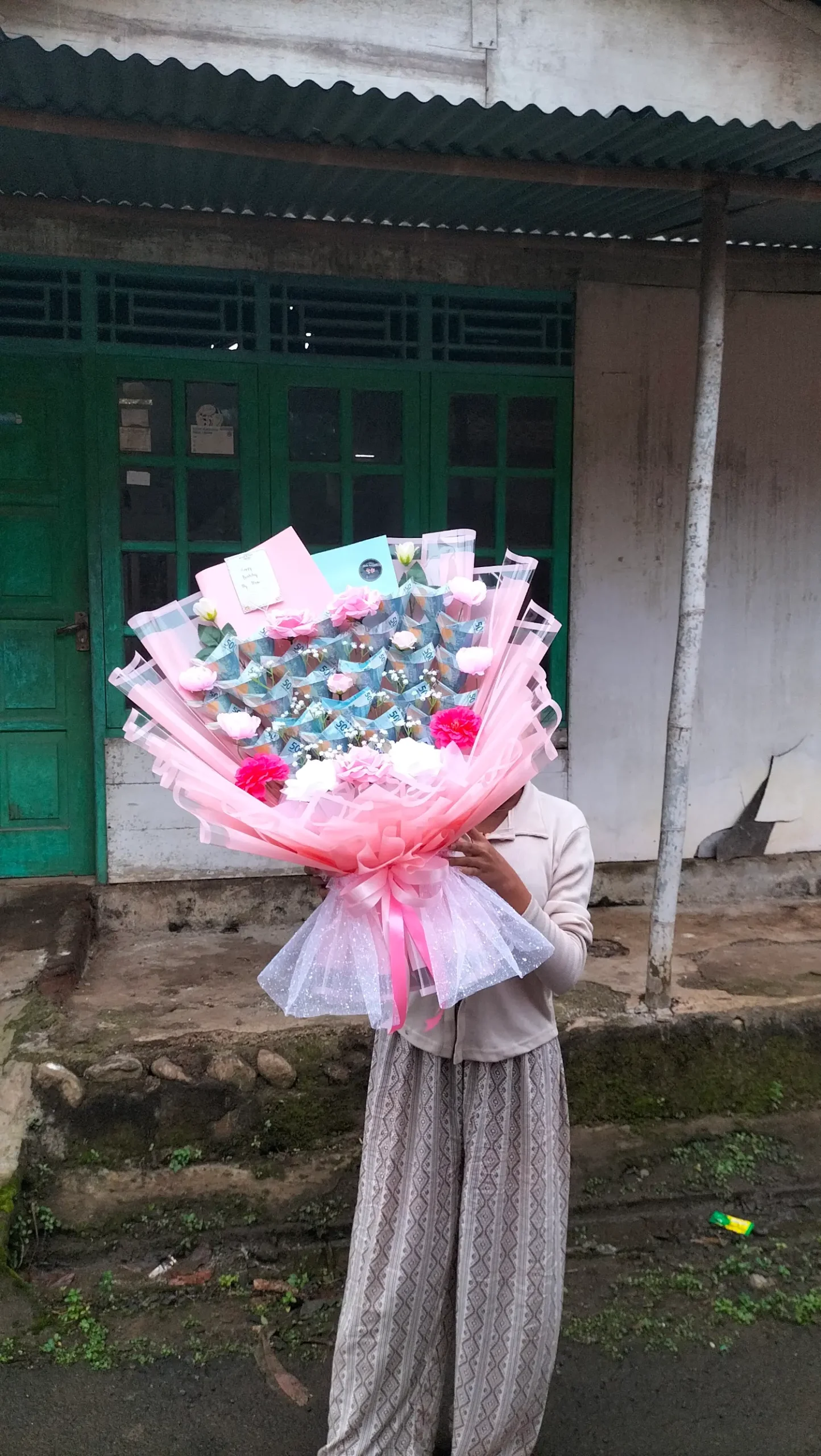 Testimonial buket uang 50ribu 30 lembar di kirim ke kalibagor banyumas