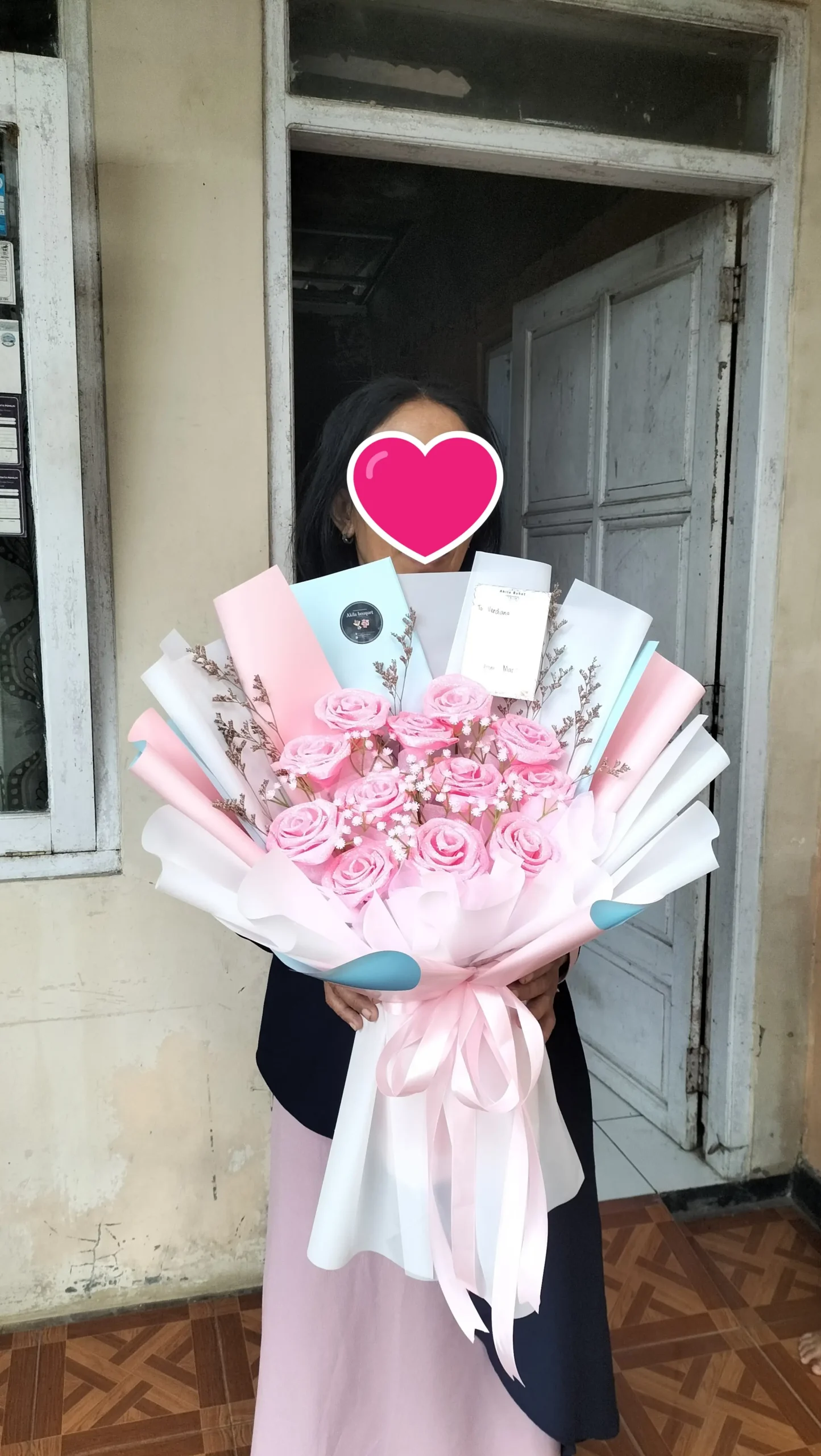 pesanan buket bunga satin 12tangkai diterima dengan aman di Pasir Kulon Karang Lewas Purwokerto Barat