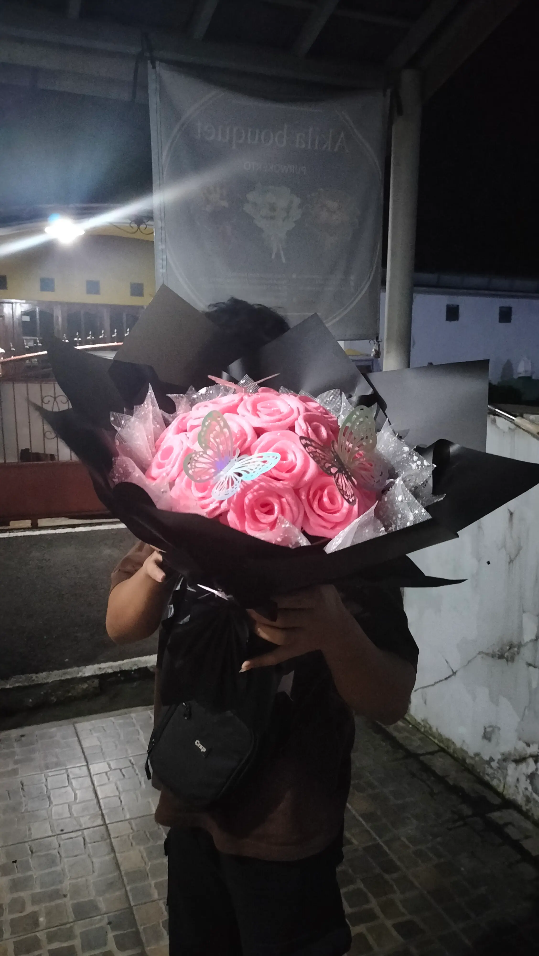 testimonial round buket bunga satin pink magic romance self pickup toko AKILA Florist buket purwokerto
