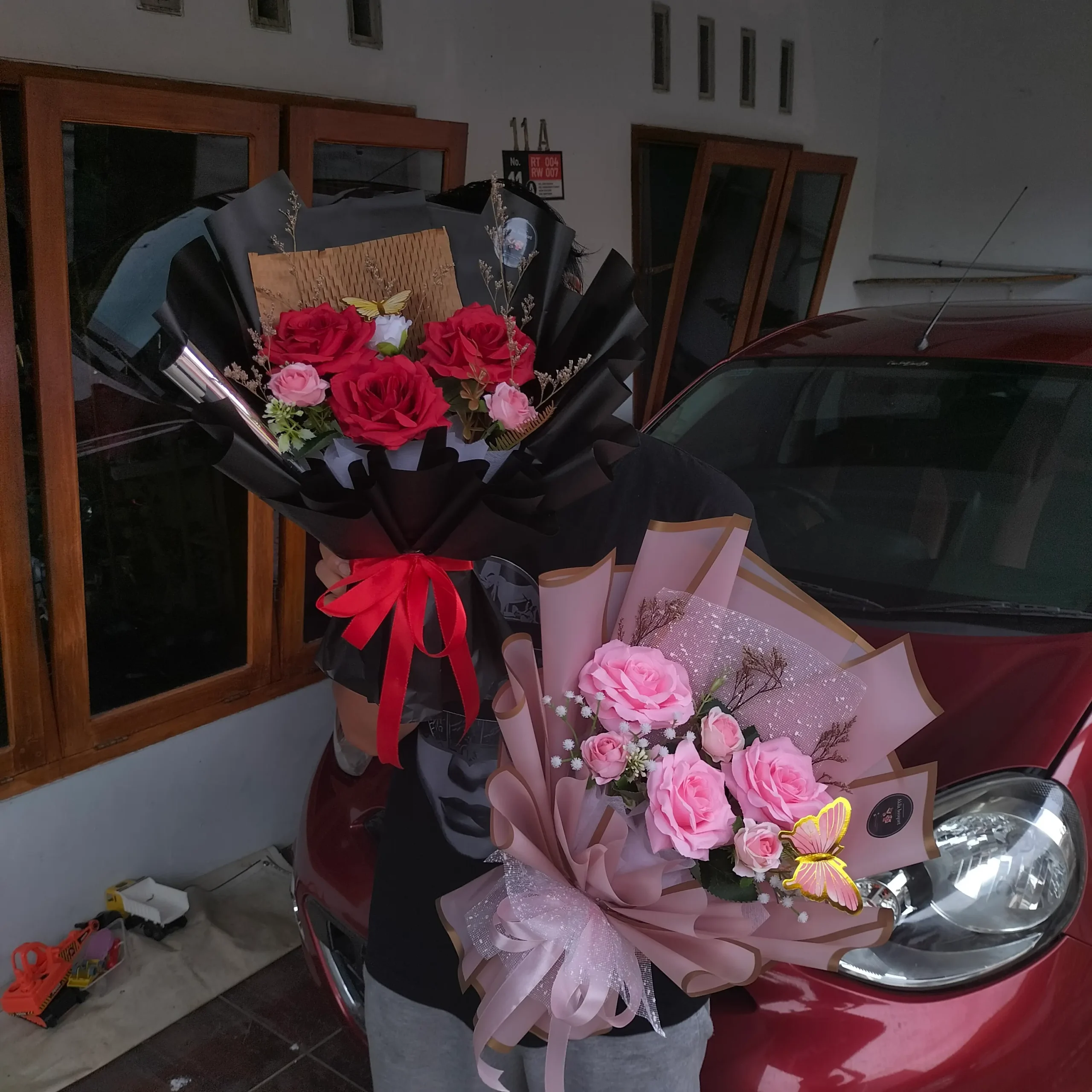 buket bunga mawar pink love story tepat di acara hari jadian pacaran atau ultah pacar purwokerto bisa request wrapping