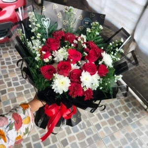 Jual Buket Bunga Segar 9 Tangkai Mawar Merah AKILA Florist Crimson Embrace Purwokerto