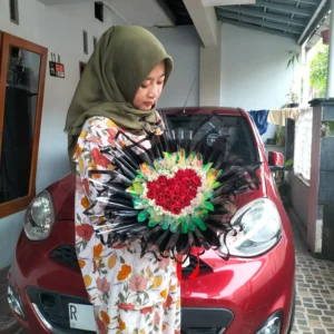 Round Buket Love Amare Mawar Merah Kuncup Akila Florist Purwokerto