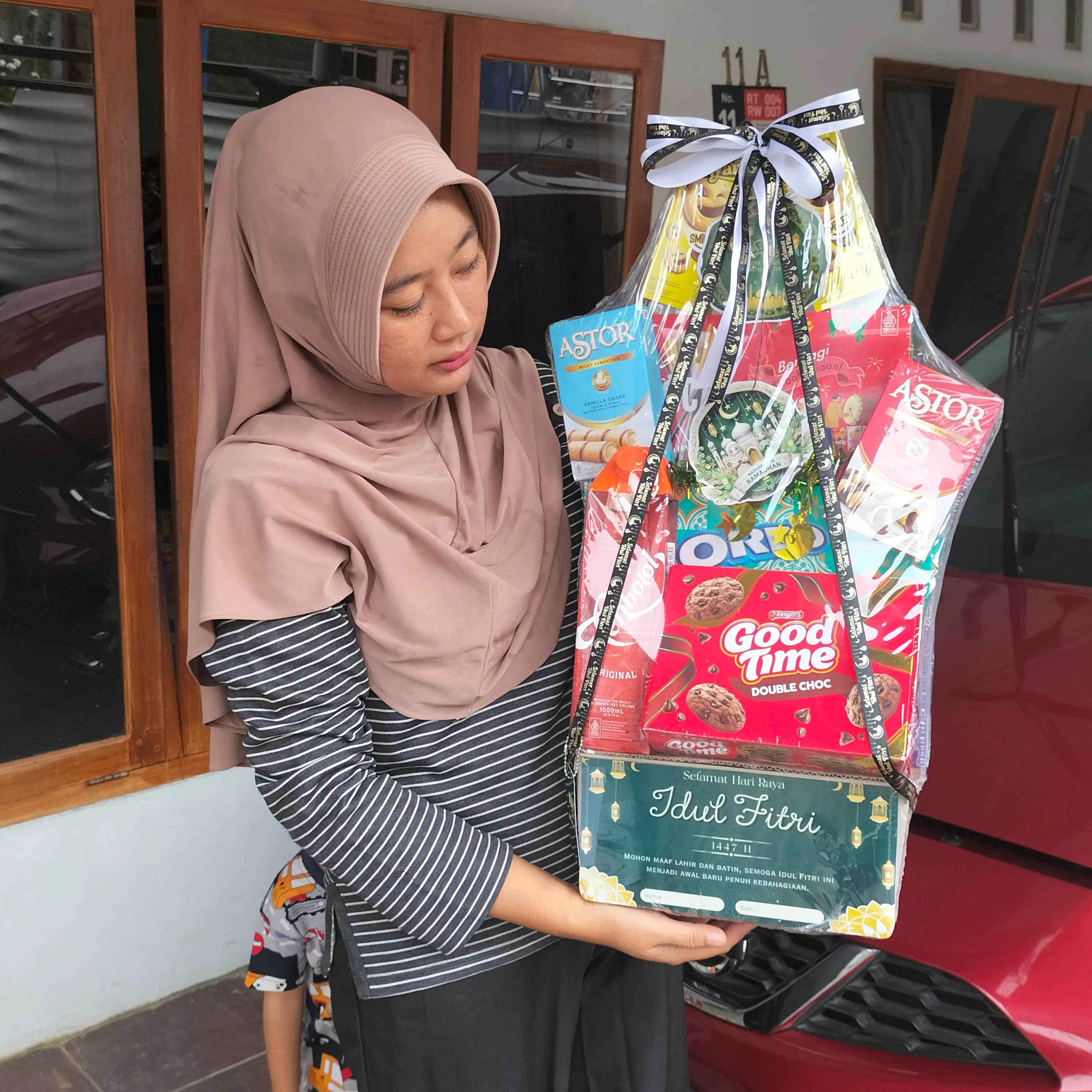 parsel lebaran isian snack purwokerto dihiasi orname idul fitri kirim area purwokerto dan banyumas